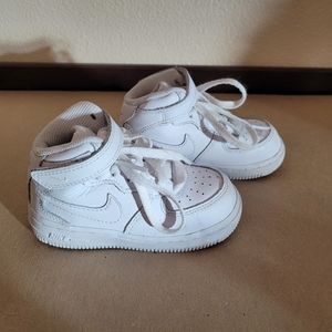 Toddler size 7 white Nikes